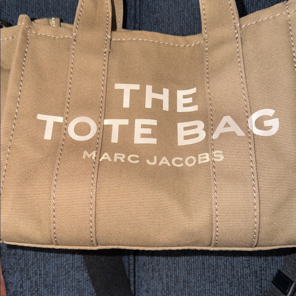 Marc Jacobs The Tote Bag tan canvas with black strap - Picture 2 of 7
